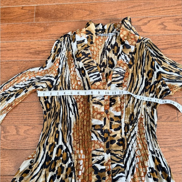 Signature by Larry Levine Animal Print Button-Down Top in Brown, Black and Cream - Picture 4 of 7